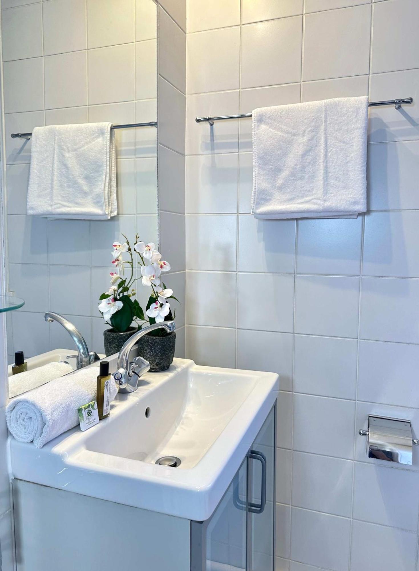Beautiful Calm Studio In Le Marais Париж Екстериор снимка